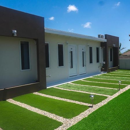 Ferienwohnung Pavia'S Centerpoint Oasis Oranjestad Exterior foto