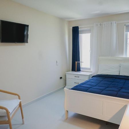 Ferienwohnung Pavia'S Centerpoint Oasis Oranjestad Exterior foto