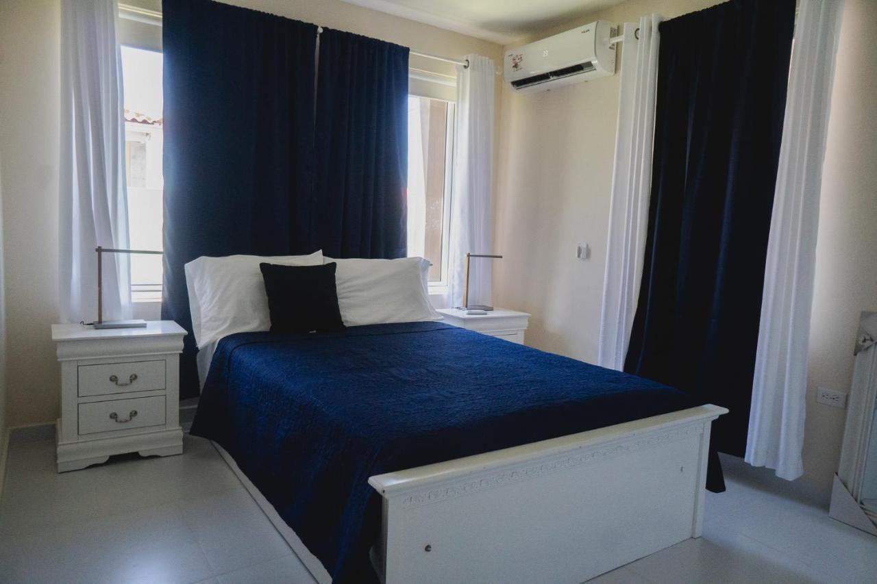 Ferienwohnung Pavia'S Centerpoint Oasis Oranjestad Exterior foto
