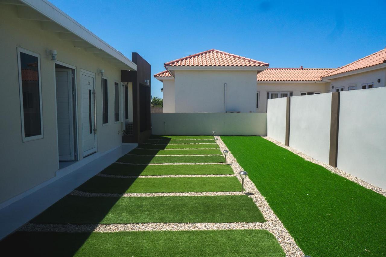 Ferienwohnung Pavia'S Centerpoint Oasis Oranjestad Exterior foto