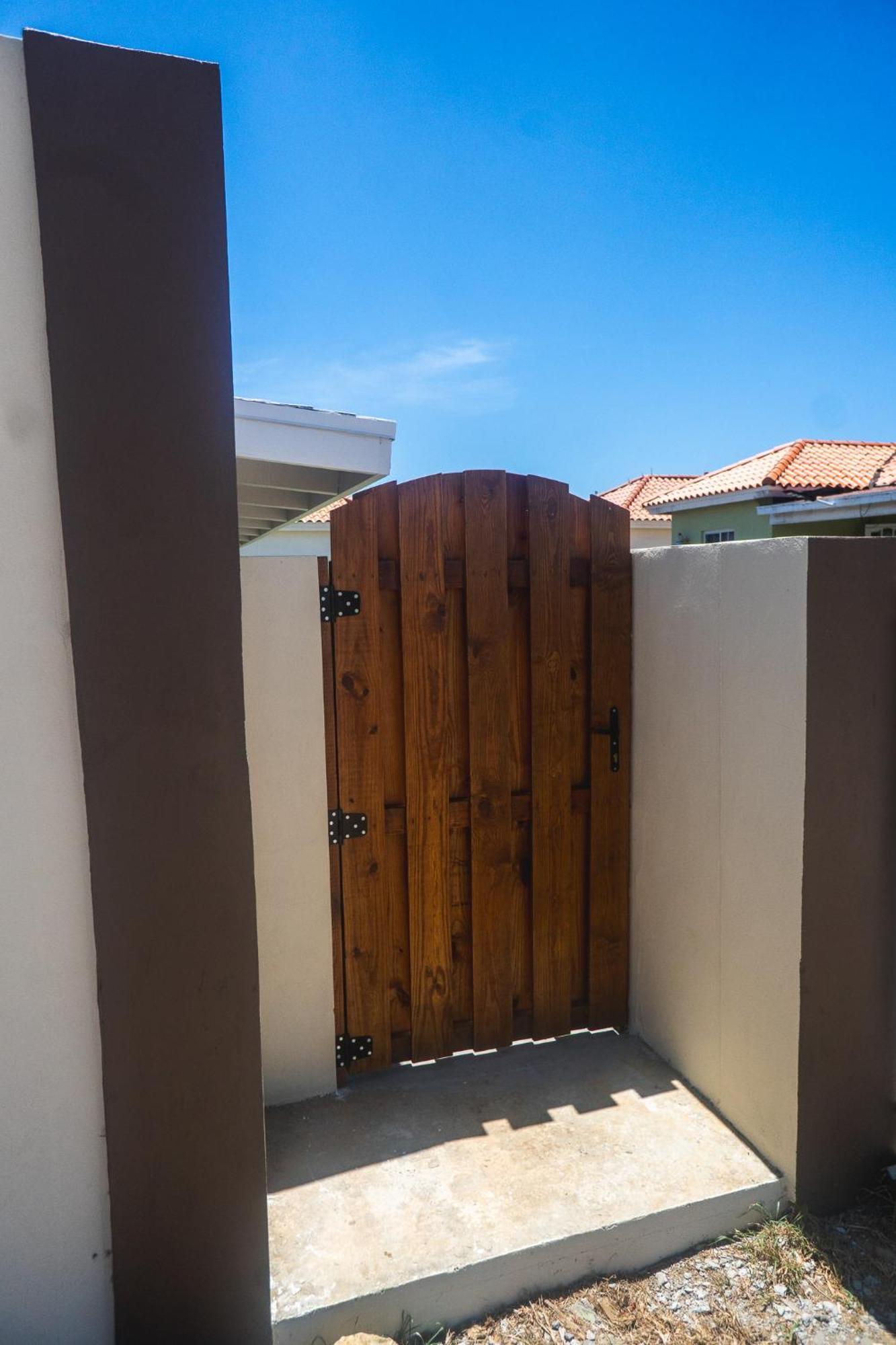 Ferienwohnung Pavia'S Centerpoint Oasis Oranjestad Exterior foto